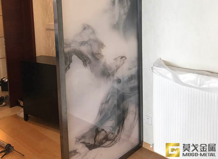 不銹鋼屏風隔斷阻擋鞋柜與其他物品視角 (1)